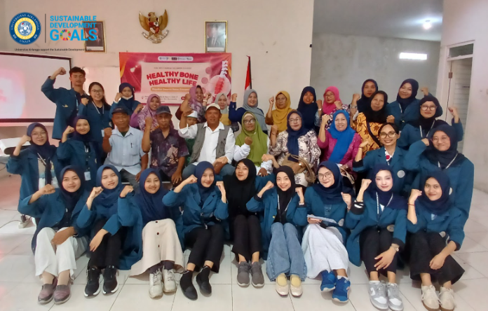 Kelompok 2 A1/2023 Hadir di RW 06 Ngesong Lewat Edukasi “Healthy Bone, Healthy Life” untuk Cegah Osteoporosis