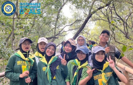 Wujud Nyata G-Action: Menanam Mangrove Demi Kelestarian Pesisir Surabaya