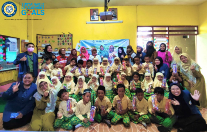 G-AUS (Group of inovation Anak Usia Sekolah) sebagai upaya pencegahan karies dan gigi berlubang pada anak di TK Citra Kirana Bersama KSH Klampis ngasem RW.03 Surabaya