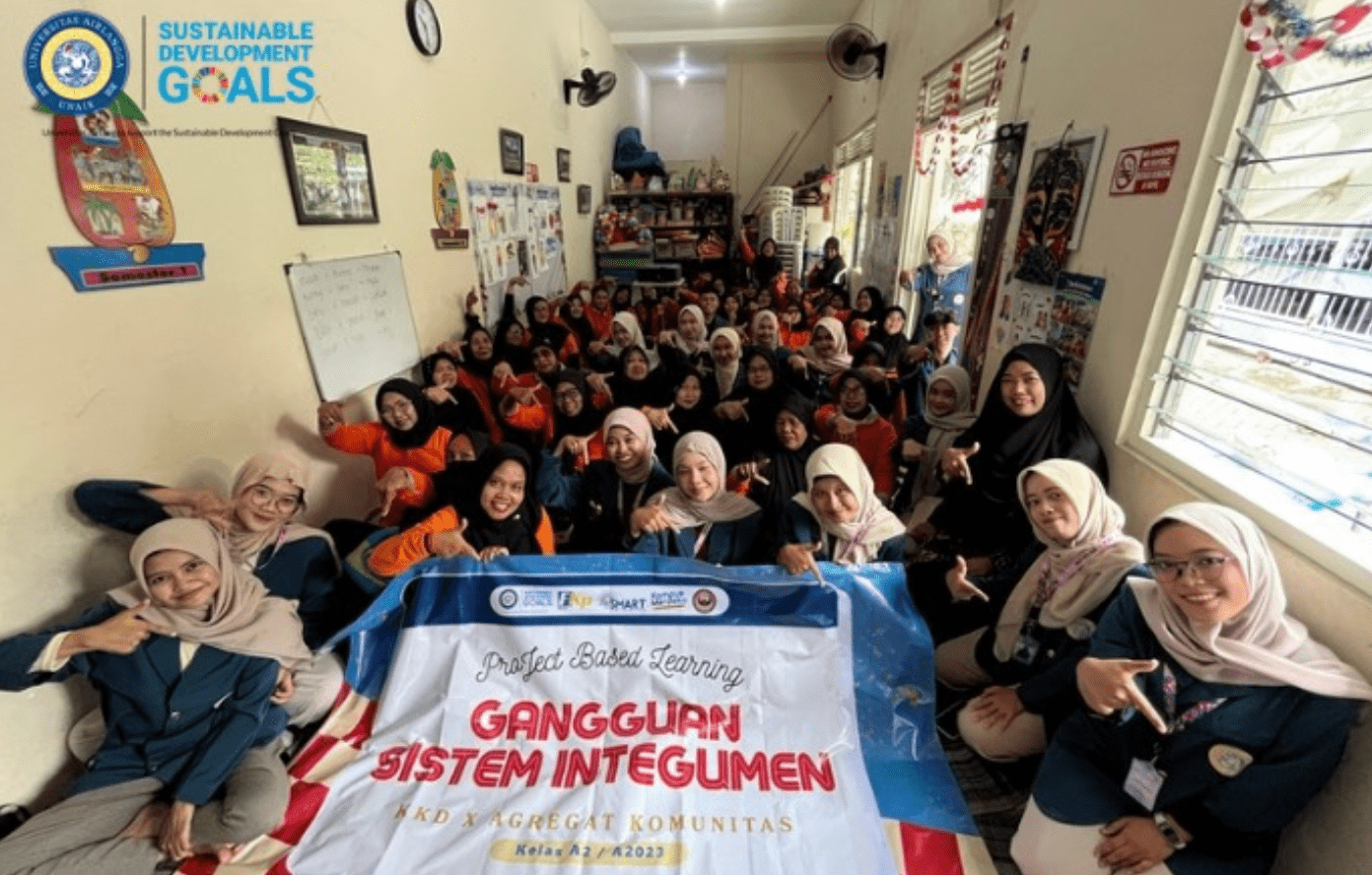 Project Based Learning Keperawatan Klien Dewasa x Keperawatan Agregat Komunitas: Mahasiswa Kelompok 1 kelas A2 2023 Gelar Penyuluhan Sinar 2025