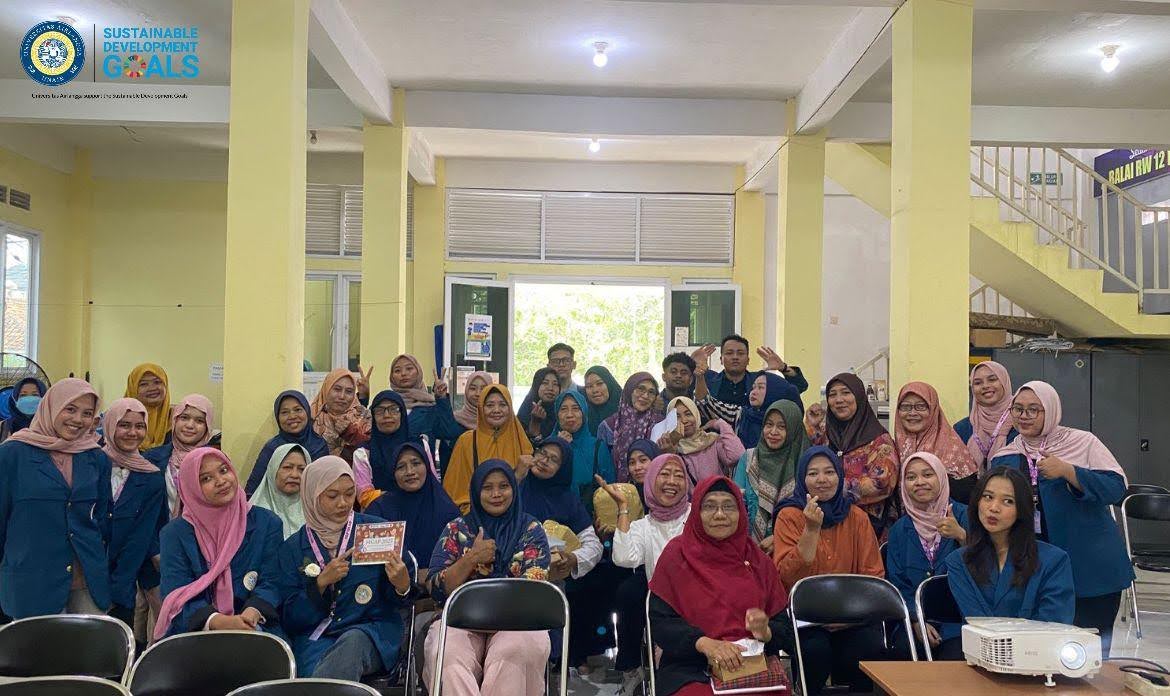 Mahasiswa Keperawatan UNAIR Gelar “SIGAP 2025”: Edukasi Deteksi Dini Kanker Payudara dan Penanganan Kejang Demam untuk Keluarga Tangguh